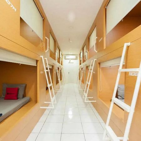 Reddoorz Hostel Near Taman Puring Джакарта Экстерьер фото