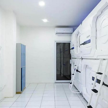 Reddoorz Hostel Near Taman Puring Джакарта Экстерьер фото