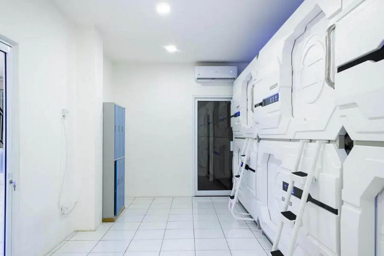 Reddoorz Hostel Near Taman Puring Джакарта Экстерьер фото
