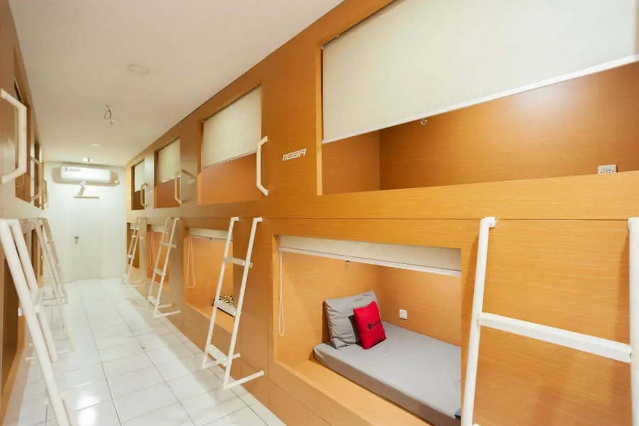 Reddoorz Hostel Near Taman Puring Джакарта Экстерьер фото